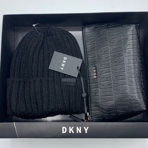 Womens DKNY Beanie Pouch Combo MSRP $138